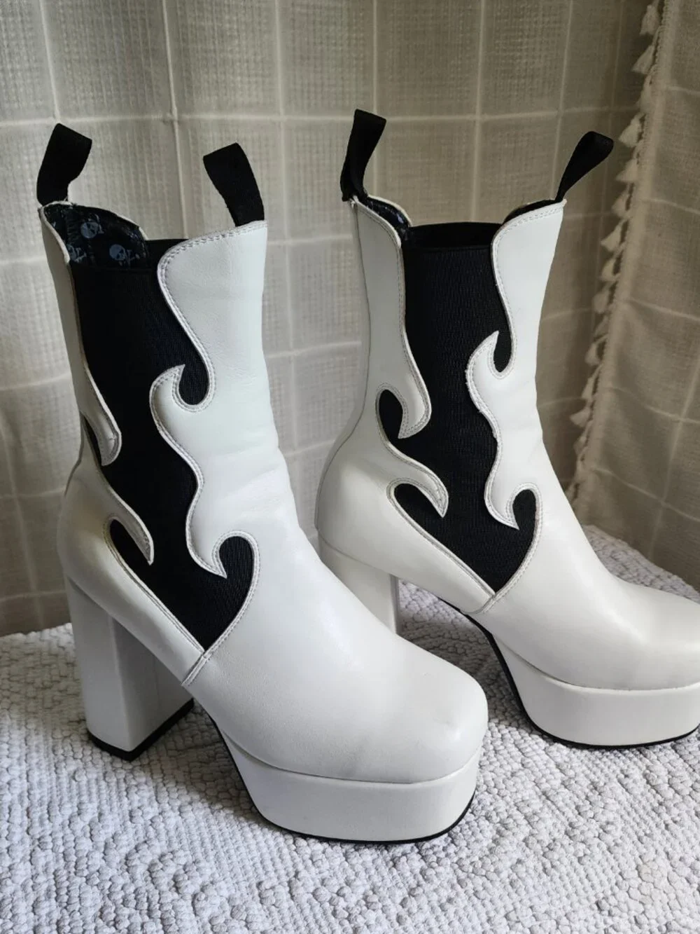 Dolls Kill White Flame Platform Chelsea Boots Women's Size 8 Gothic Chunky Heels
